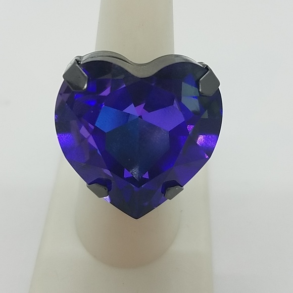 HEART THROB HELIOTROPE CRYSTAL HEART RING NEW - Picture 4 of 7
